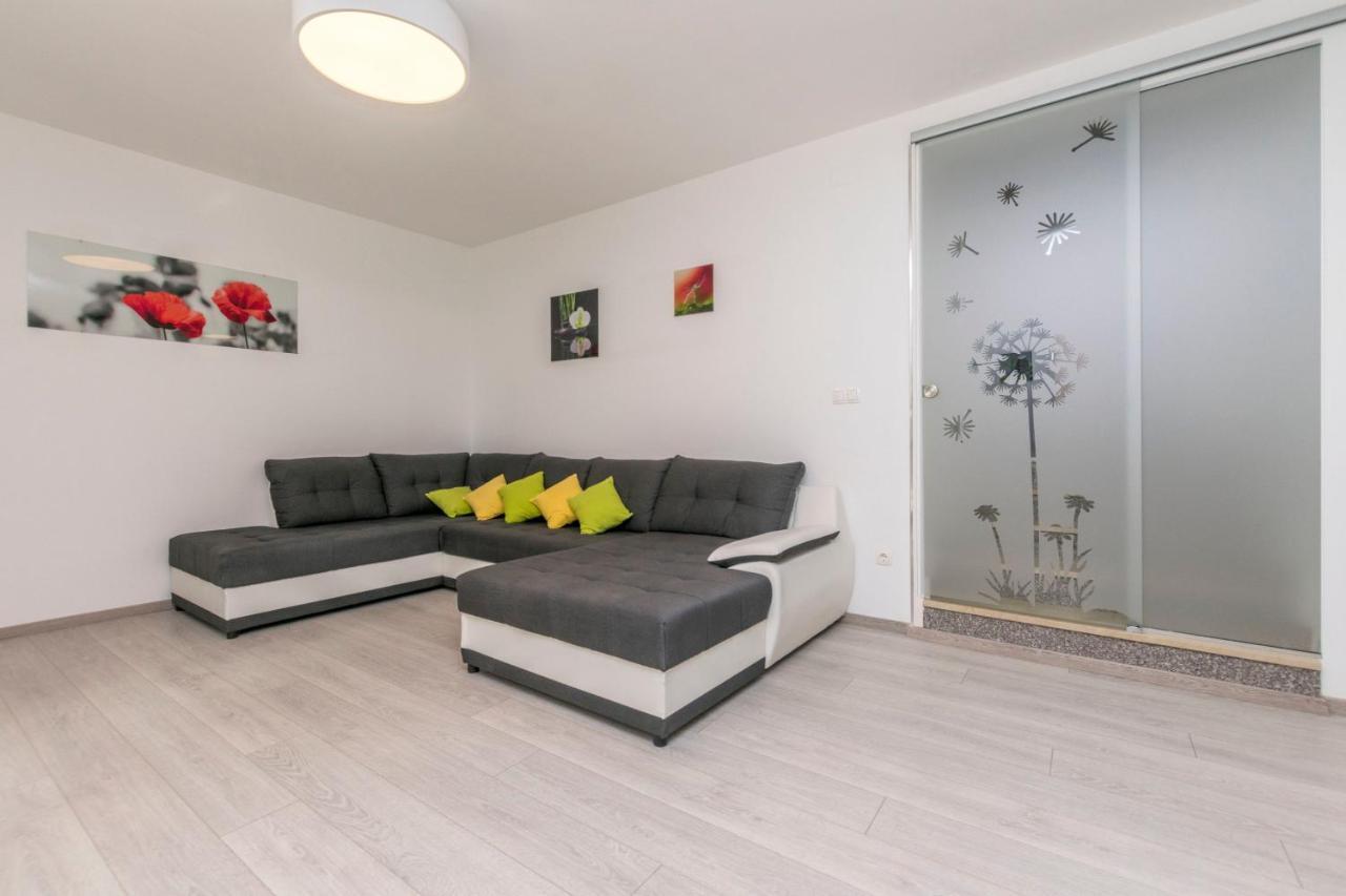 Apartment Dora Duće Esterno foto