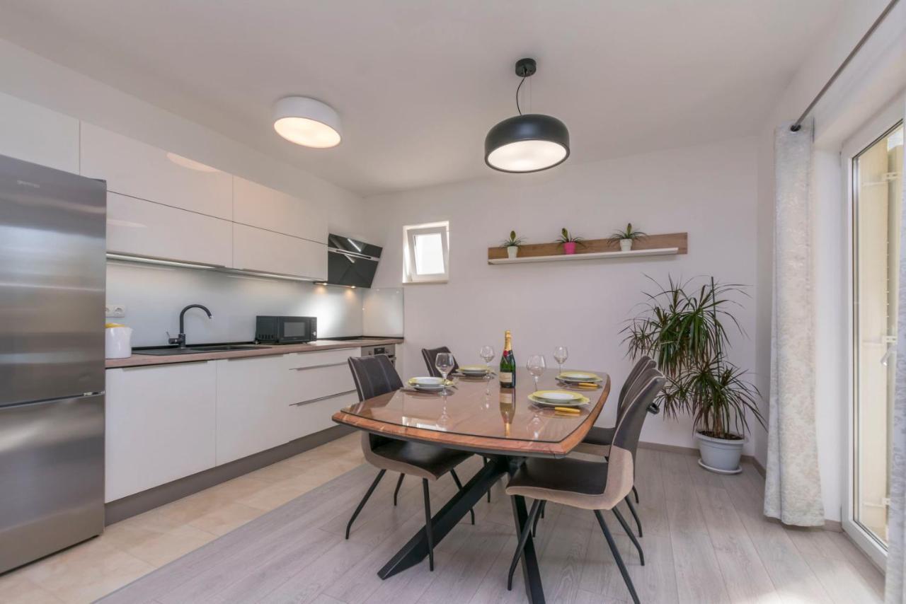 Apartment Dora Duće Esterno foto